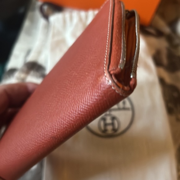 Hermes leather wallet with Hermes pouch beautiful silk lining - Picture 5 of 12